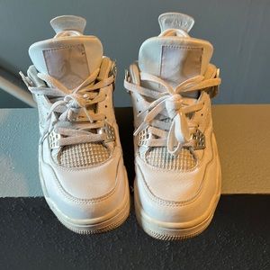 Air Jordan men shoes size 8.5 white gently used